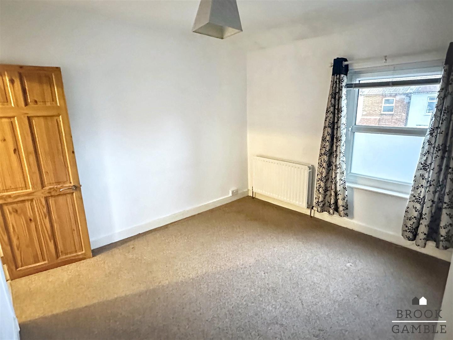 2 Bedroom House - Mid Terrace. Myrtle Road in Eastbourne,  8